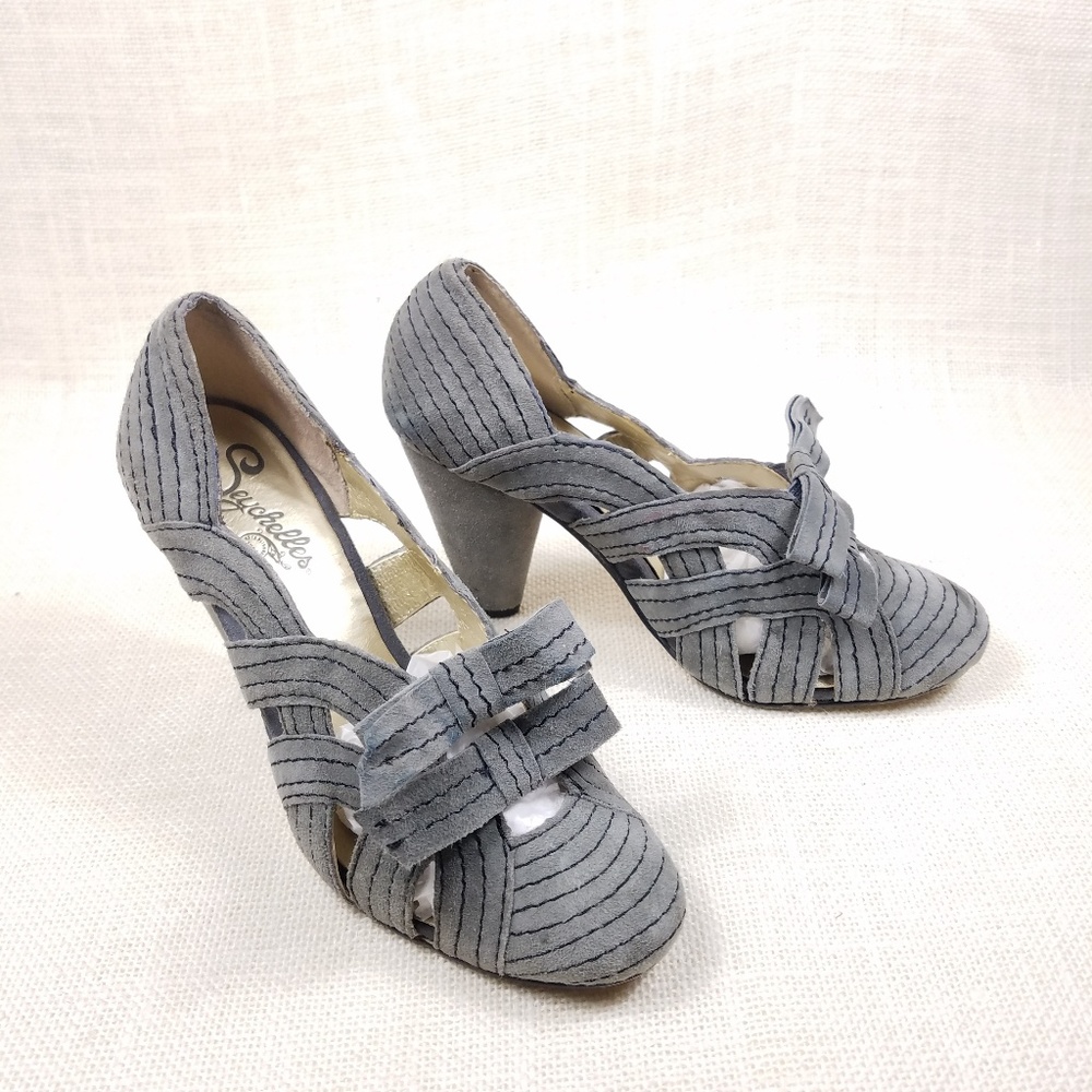 Seychelles Gray Suede Scalloped Cuban Heels Size 6